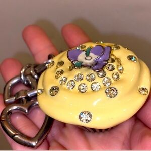 JUICY COUTURE CUPCAKE KEYCHAIN YELLOW SILVER NEW
